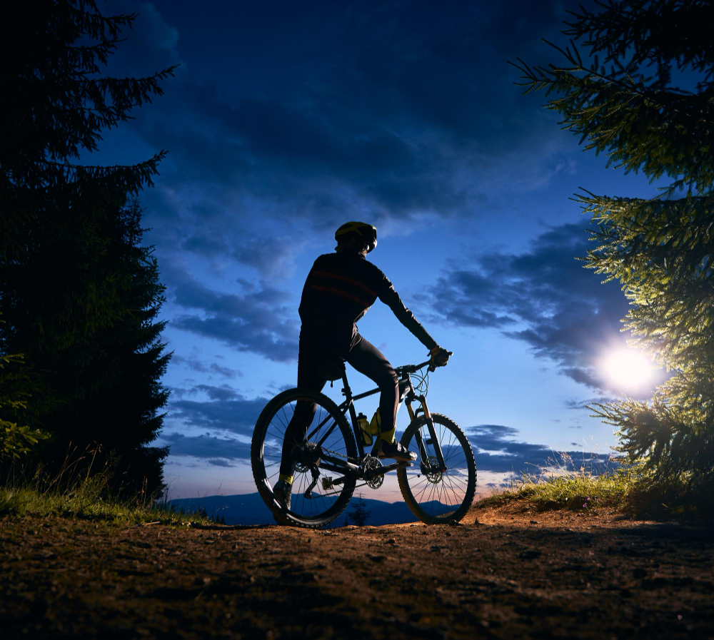 Como se proteger ao andar de bike durante a noite