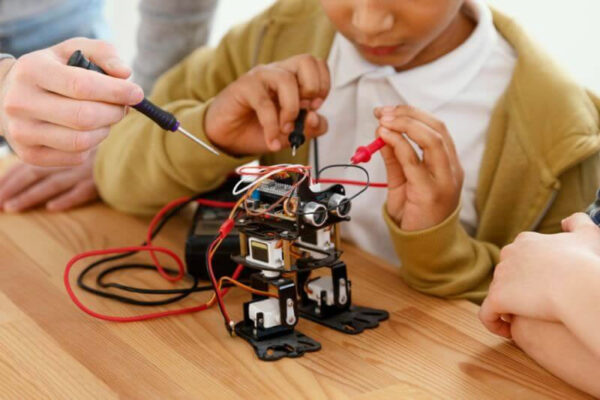 Entenda o que é Arduino e como ele é fundamental para a Robótica Educacional