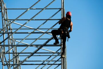 utilização de andaime multidirecional